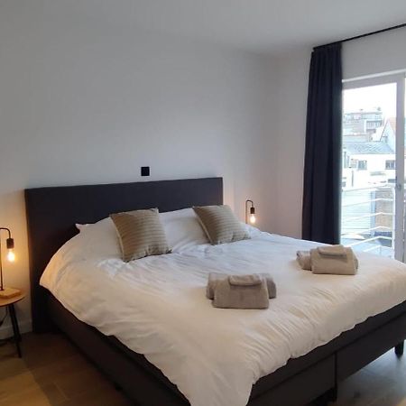 Luxueus, Ruim Appartement Op 350M Van Het Strand Ostend Luaran gambar