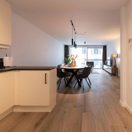 Luxueus, Ruim Appartement Op 350M Van Het Strand Ostend Luaran gambar
