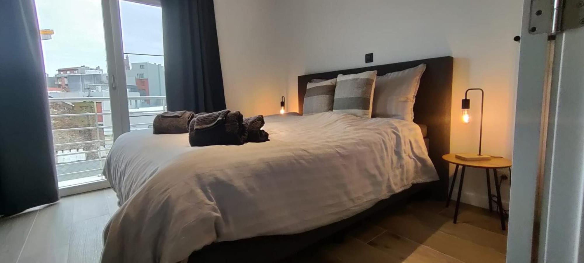 Luxueus, Ruim Appartement Op 350M Van Het Strand Ostend Luaran gambar