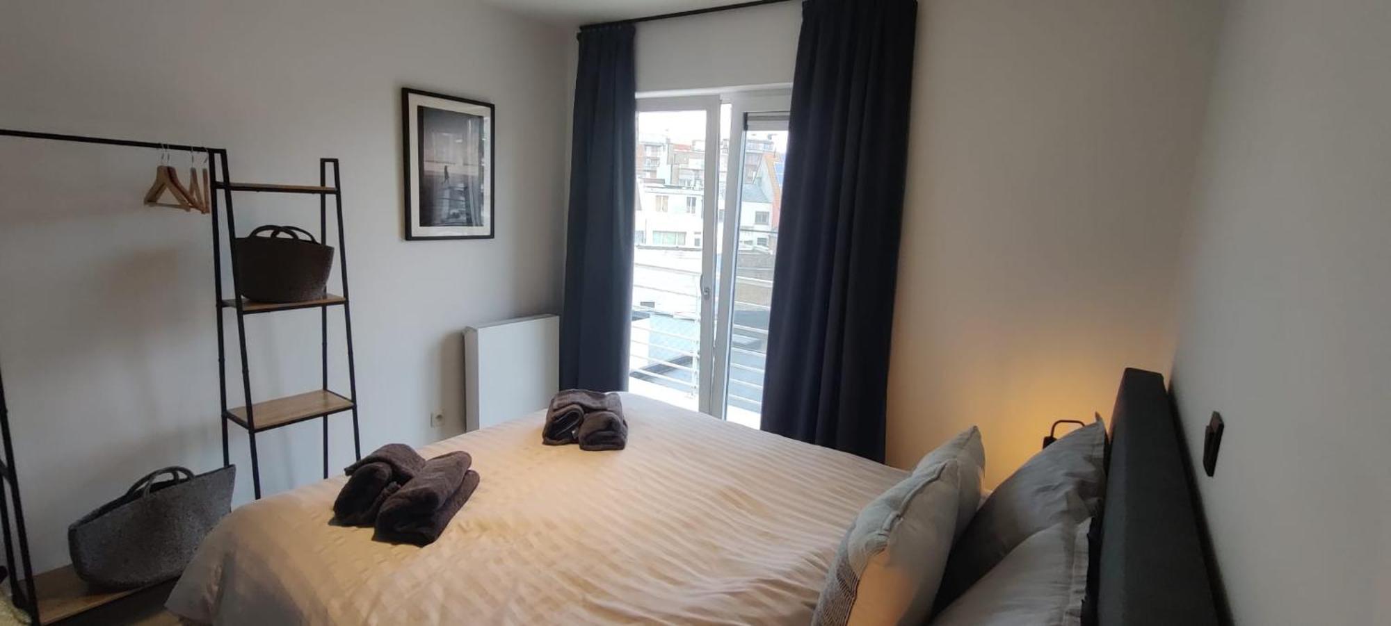 Luxueus, Ruim Appartement Op 350M Van Het Strand Ostend Luaran gambar