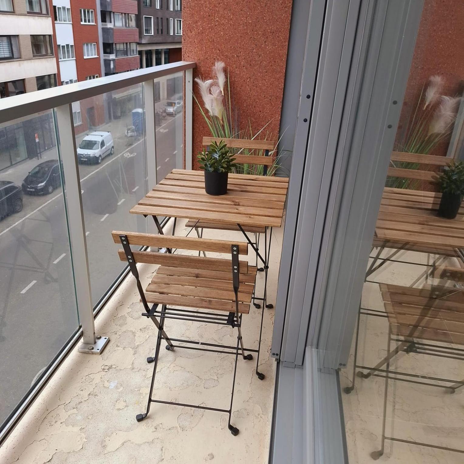 Luxueus, Ruim Appartement Op 350M Van Het Strand Ostend Luaran gambar