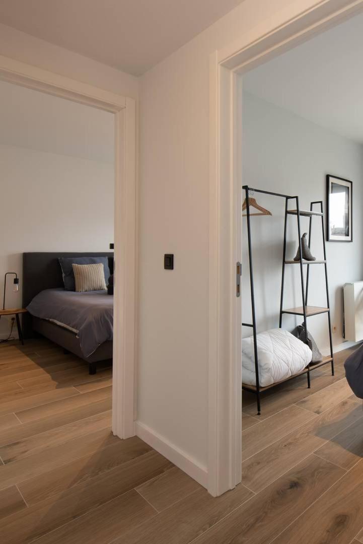 Luxueus, Ruim Appartement Op 350M Van Het Strand Ostend Luaran gambar