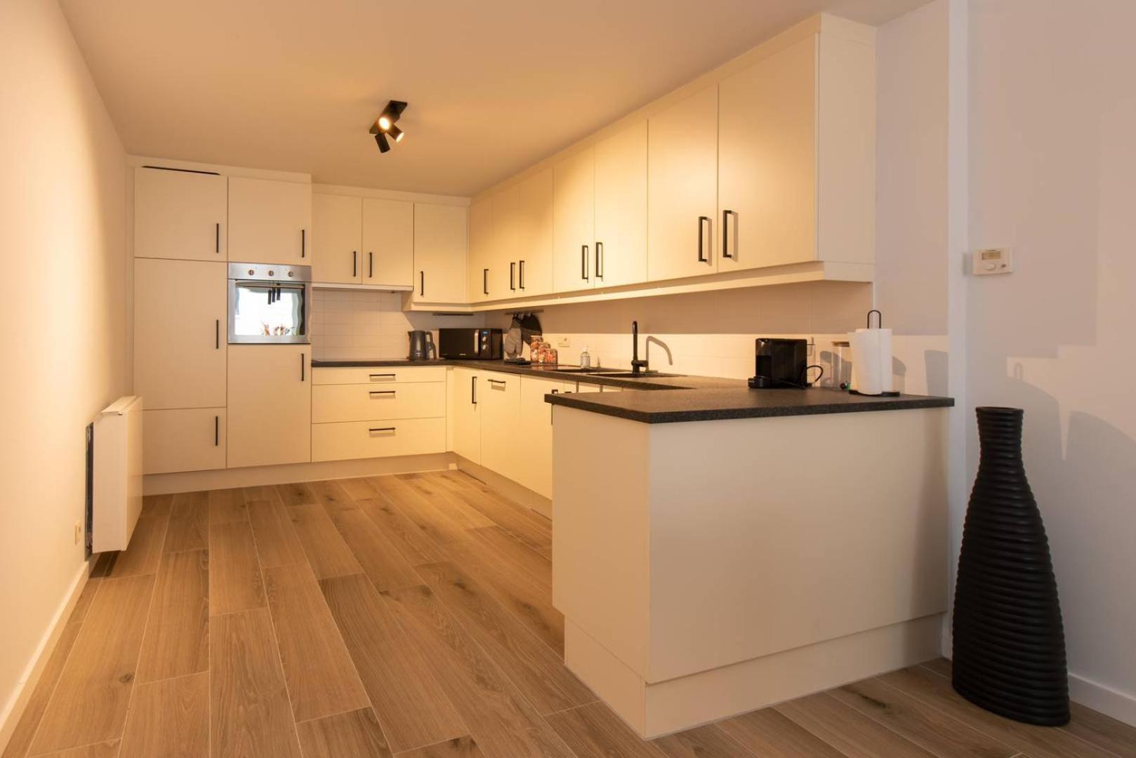 Luxueus, Ruim Appartement Op 350M Van Het Strand Ostend Luaran gambar