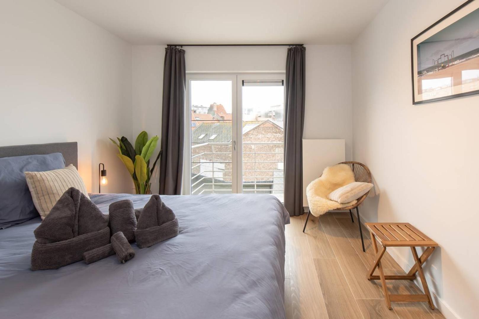 Luxueus, Ruim Appartement Op 350M Van Het Strand Ostend Luaran gambar